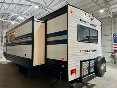 2027 Forest River Cherokee Grey Wolf 27LH photo 38