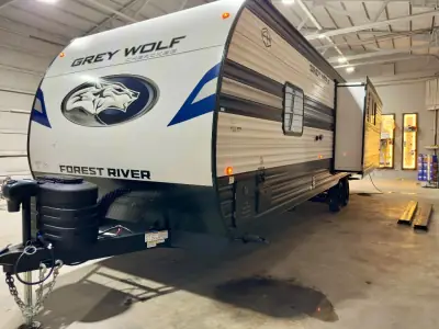 2027 Forest River Cherokee Grey Wolf 27LH photo 39