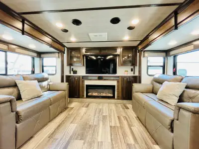2022 Dutchmen YUKON 421FL photo 6