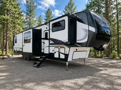 2022 Dutchmen YUKON 421FL photo 2