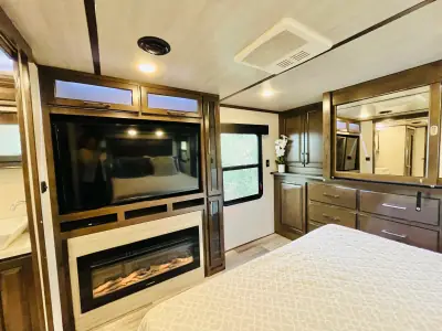 2022 Dutchmen YUKON 421FL photo 17