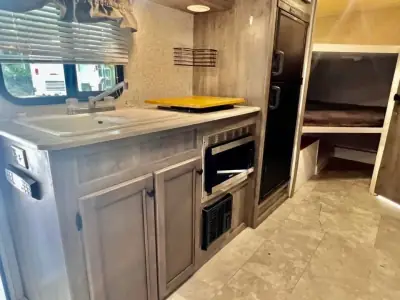 2019 Coachman Apex 208BHS photo 8