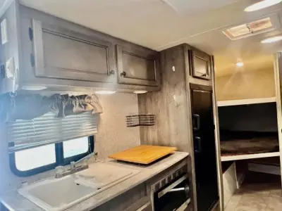 2019 Coachman Apex 208BHS photo 9