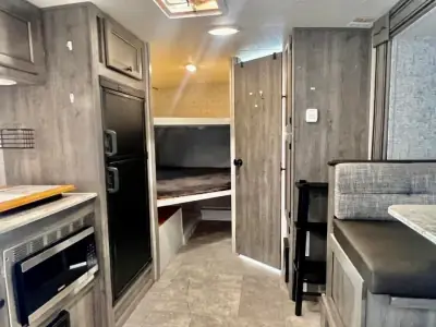 2019 Coachman Apex 208BHS photo 7
