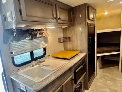 2019 Coachman Apex 208BHS photo 24