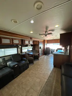 2009 Winnebago Itasca Horizon 40TD photo 22