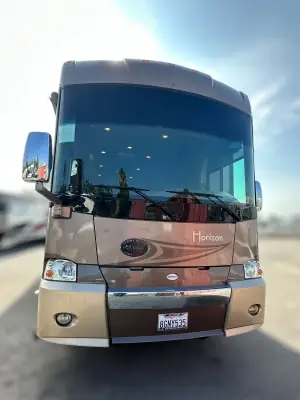 2009 Winnebago Itasca Horizon 40TD photo 2