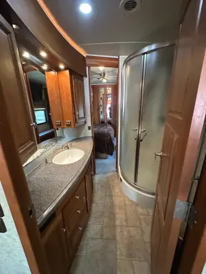 2009 Winnebago Itasca Horizon 40TD photo 18