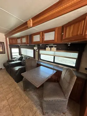 2009 Winnebago Itasca Horizon 40TD photo 37