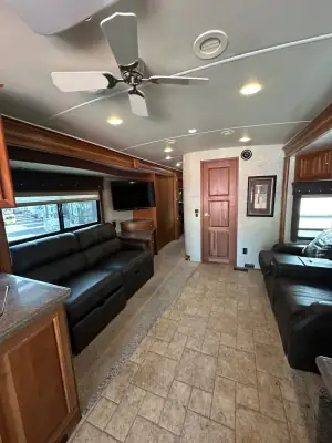 2009 Winnebago Itasca Horizon 40TD photo 38