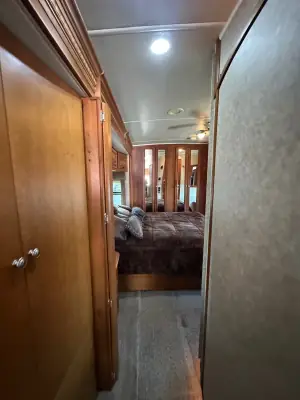 2009 Winnebago Itasca Horizon 40TD photo 19