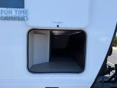 2027 K-Z CONNECT C302FBK photo 9