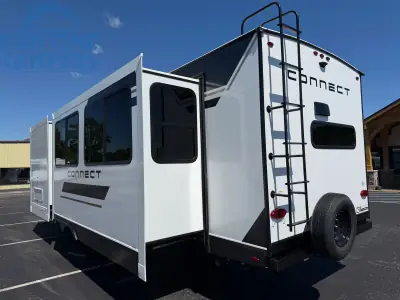 2027 K-Z CONNECT C302FBK photo 4