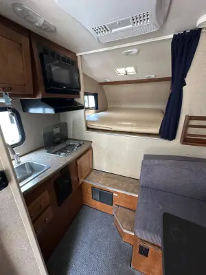 2017 Lance 650 photo 12