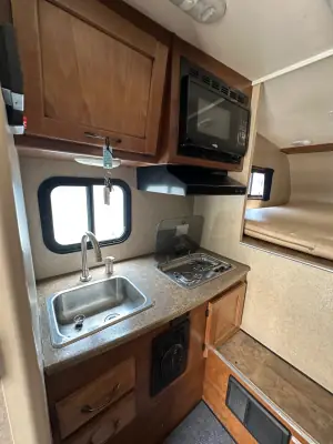 2017 Lance 650 photo 14