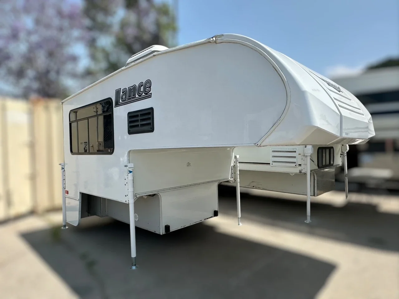 2017 Lance 650 exterior