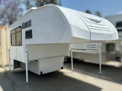 2017 Lance 650 photo 2