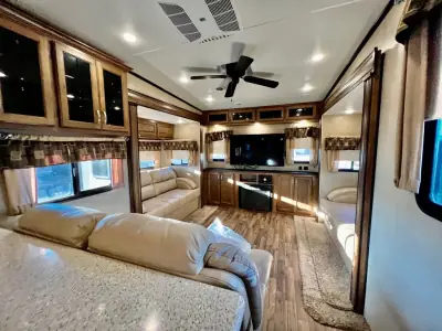 2018 Coachmen CHAPARRAL photo 9