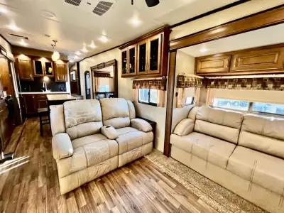 2018 Coachmen CHAPARRAL photo 45