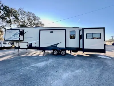 2018 Coachmen CHAPARRAL photo 36