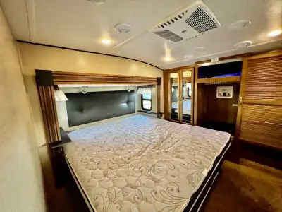 2018 Coachmen CHAPARRAL photo 25