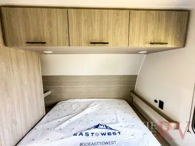 2027 East To West Della Terra 255RB photo 36