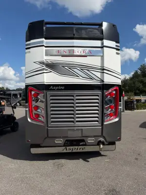 2023 Entegra Coach Aspire 40P photo 5