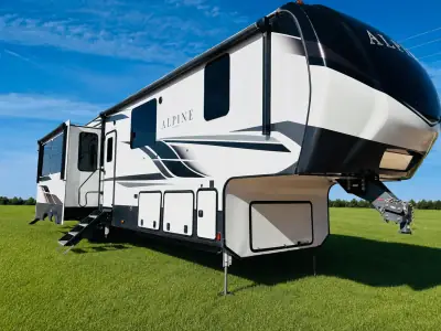 2021 Keystone Alpine M-3910RK
