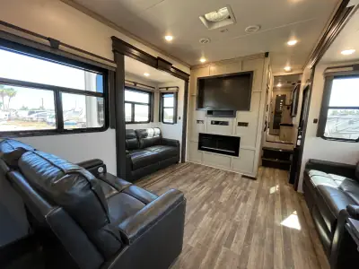 2021 Keystone Alpine M-3910RK photo 24