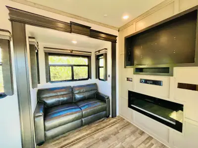 2021 Keystone Alpine M-3910RK photo 10