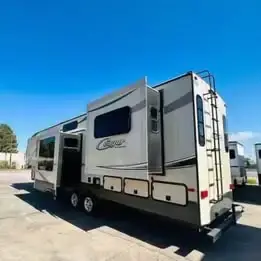 2017 Keystone COUGAR 326RDS photo 2