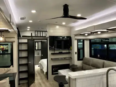 2026 Jayco North Point 395DSDB photo 14