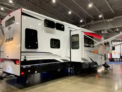 2026 Jayco North Point 395DSDB photo 9