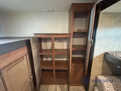 2017 Coachmen Freedom Express 320BHDS photo 19