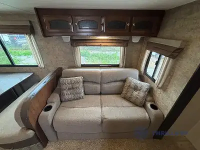 2017 Coachmen Freedom Express 320BHDS photo 26