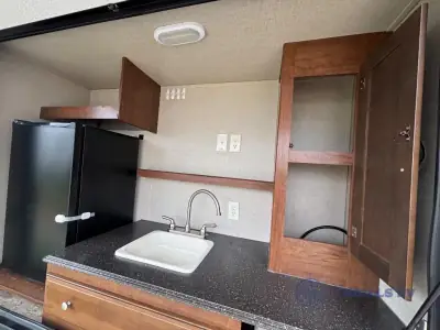 2017 Coachmen Freedom Express 320BHDS photo 53