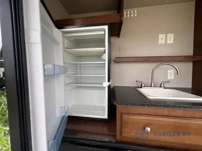 2017 Coachmen Freedom Express 320BHDS photo 49
