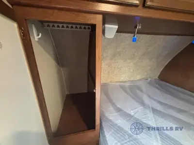 2017 Coachmen Freedom Express 320BHDS photo 46