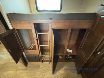 2017 Coachmen Freedom Express 320BHDS photo 18