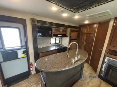 2017 Coachmen Freedom Express 320BHDS photo 11