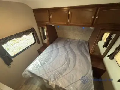 2017 Coachmen Freedom Express 320BHDS photo 13