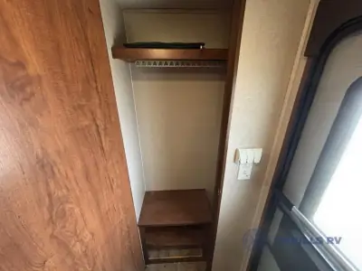 2017 Coachmen Freedom Express 320BHDS photo 37