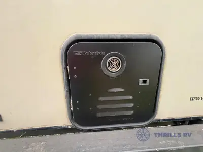 2017 Coachmen Freedom Express 320BHDS photo 6