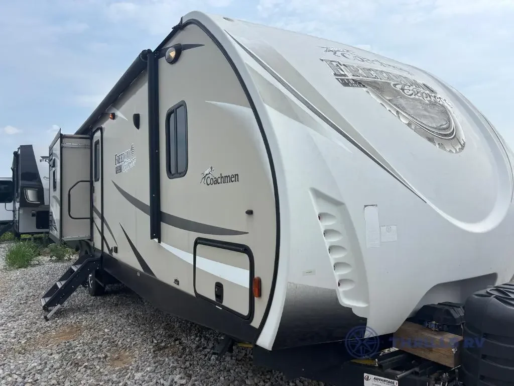 2017 Coachmen Freedom Express 320BHDS exterior