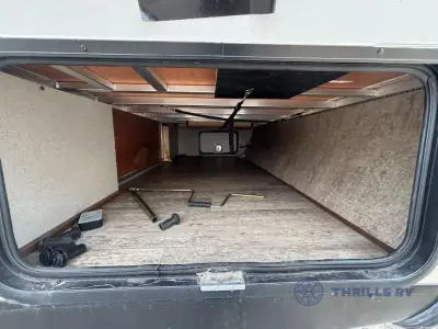 2017 Coachmen Freedom Express 320BHDS photo 8