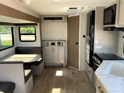 2027 Jayco Jay Flight SLX 262RLS photo 6