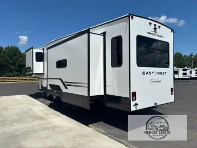 2027 East To West TANDARA 295RL photo 4