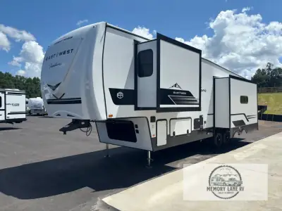 2027 East To West TANDARA 295RL photo 3