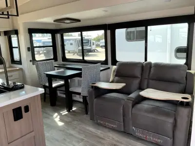 2026 Jayco Eagle 325MKTS photo 9