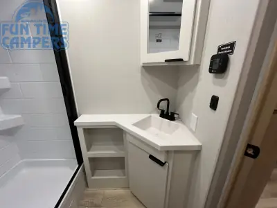 2026 Winnebago THRIVE 22MBH photo 34